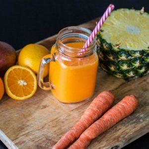 BEBIDA DE ZANAHORIA, PIÑA Y NARANJA